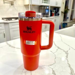NWT CHINA NEW RELEASE Stanley 30oz Quencher H2.0 Tumbler- Lava/Celebration